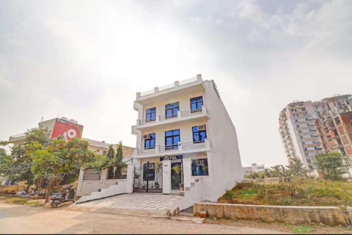 אגרה Hotel Olive Tree מראה חיצוני תמונה